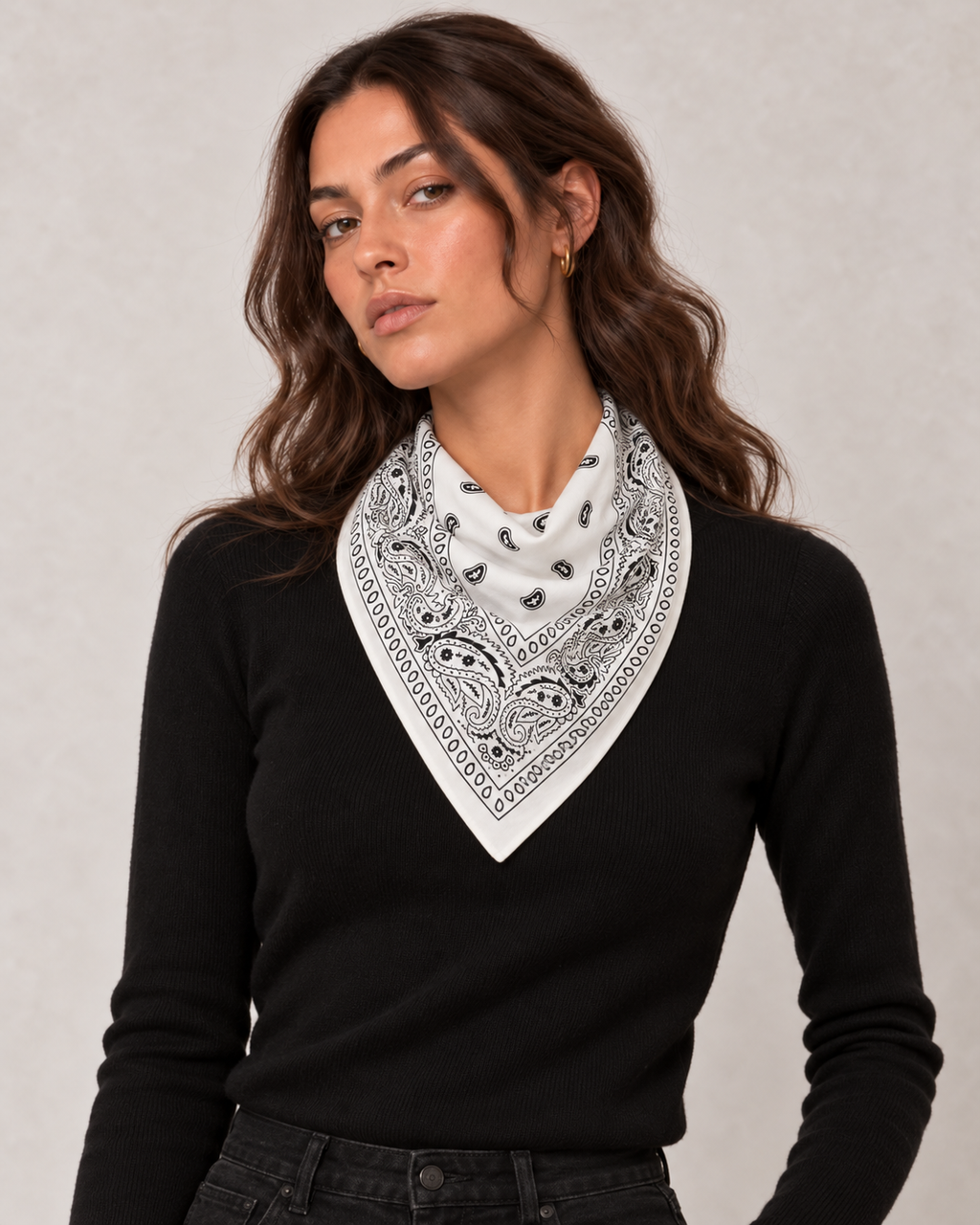 Bandana blanc 100 % coton porté au cou