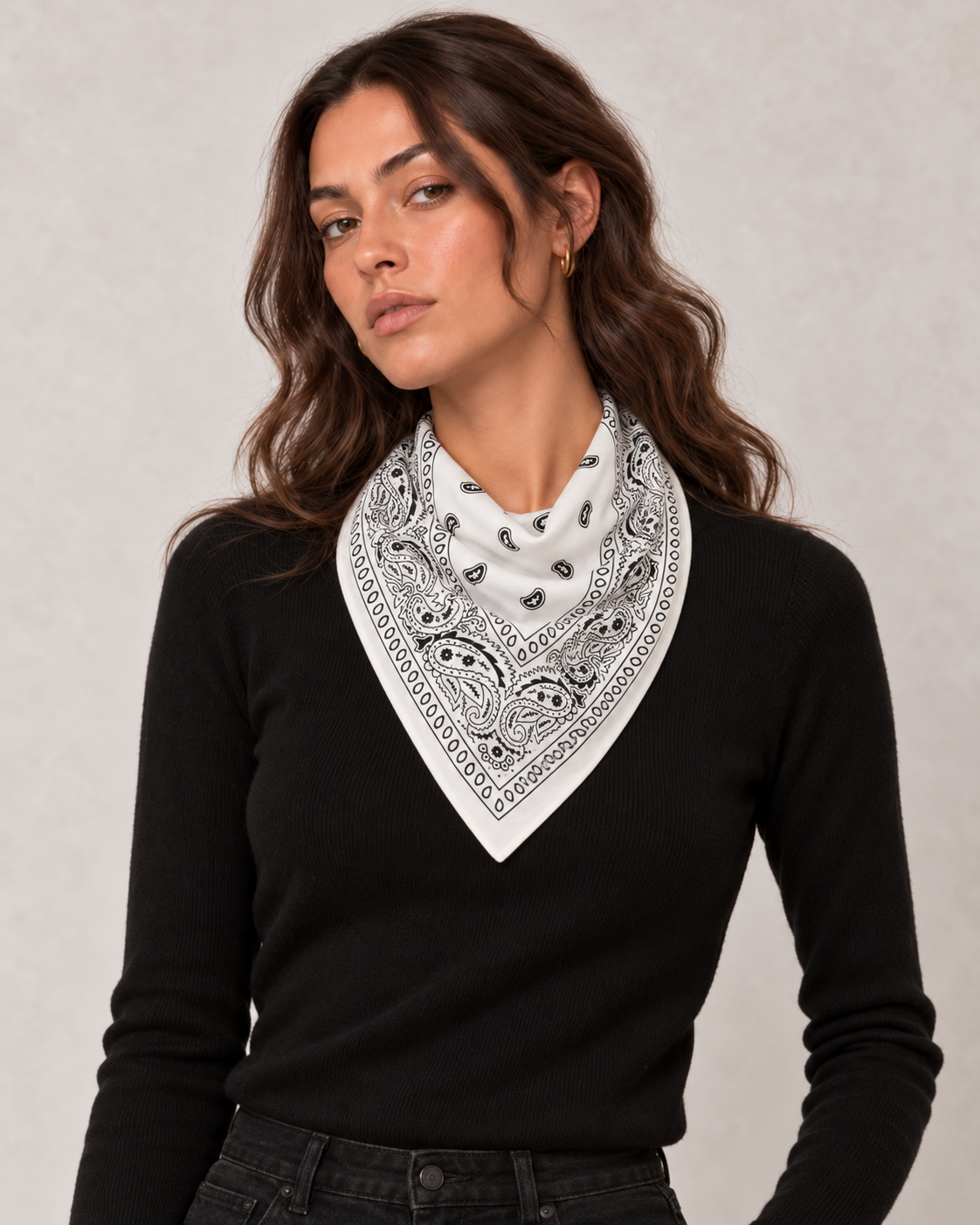 Bandana blanc 100 % coton porté au cou