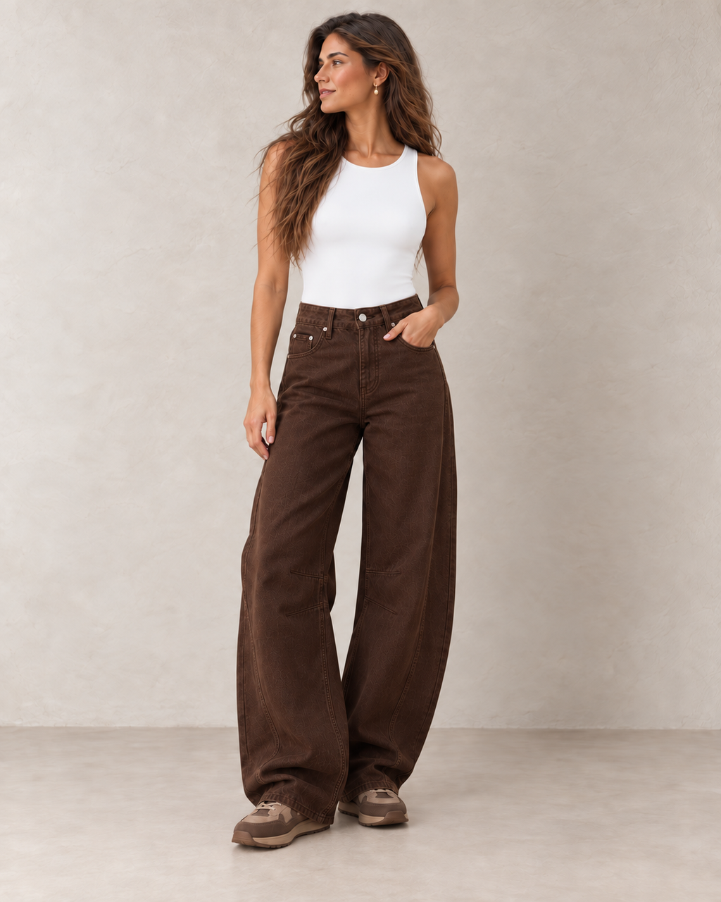 Body sans manches blanc avec jean barrel marron