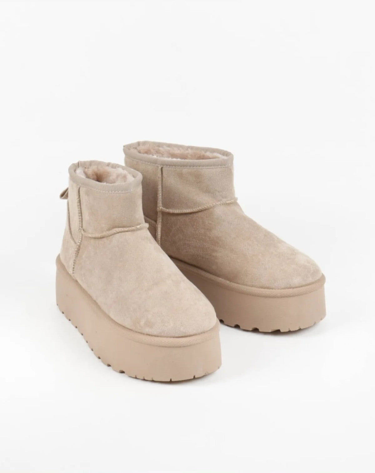 Paire de bottines fourrées plateforme beige