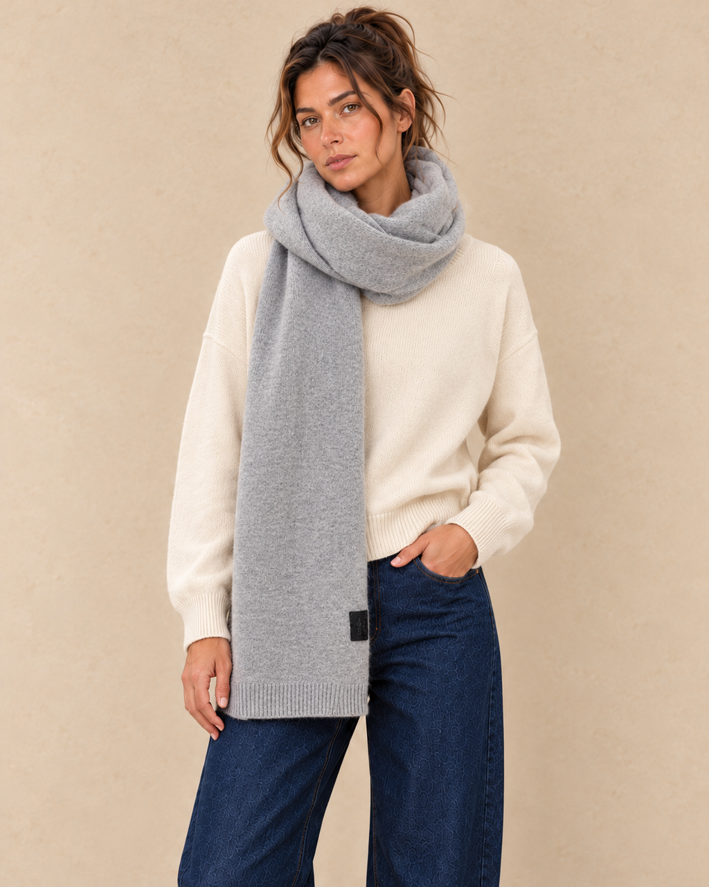 Écharpe 100 % laine gris — gros plan