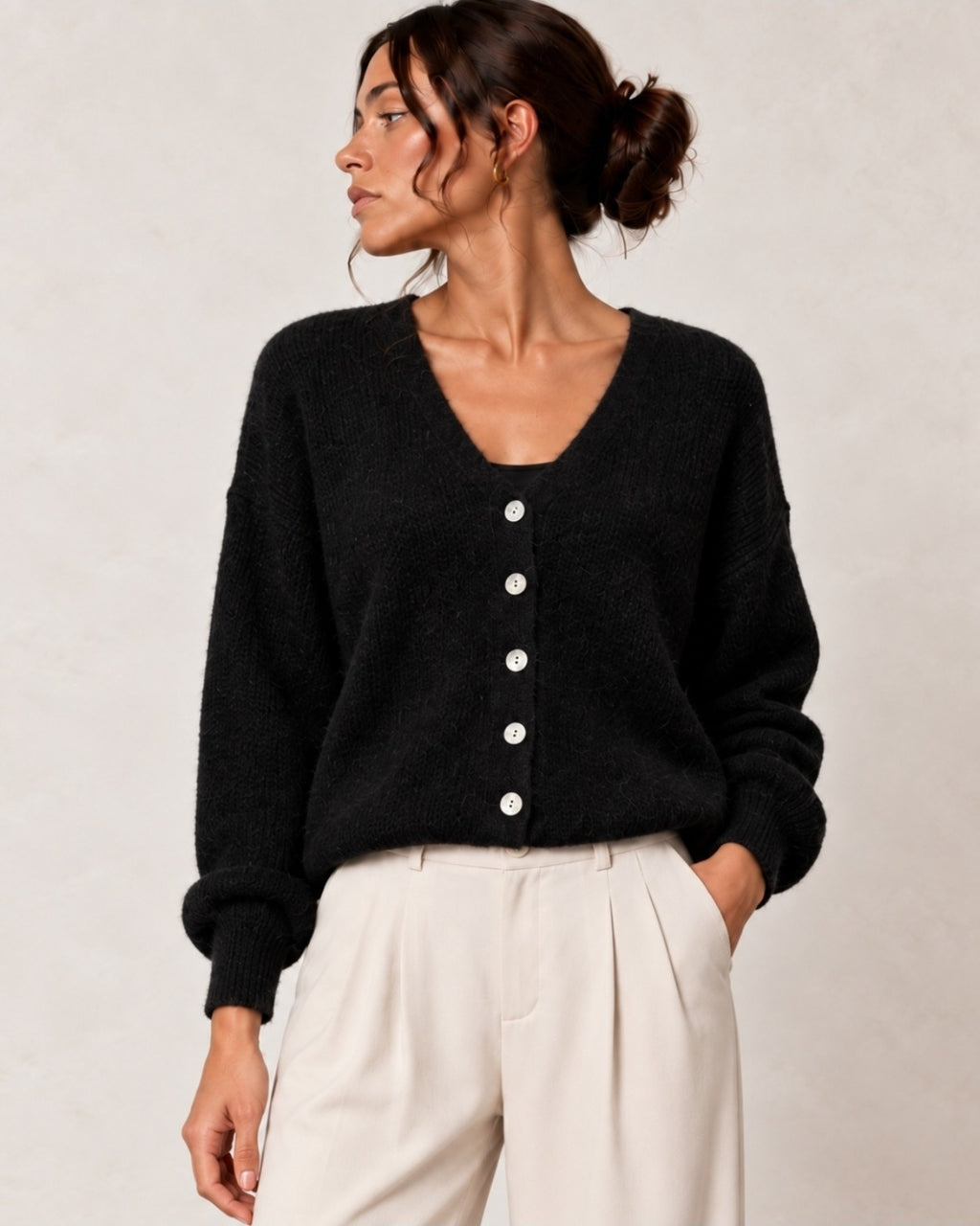 Gilet Mohair noir porté - vue rapprochée