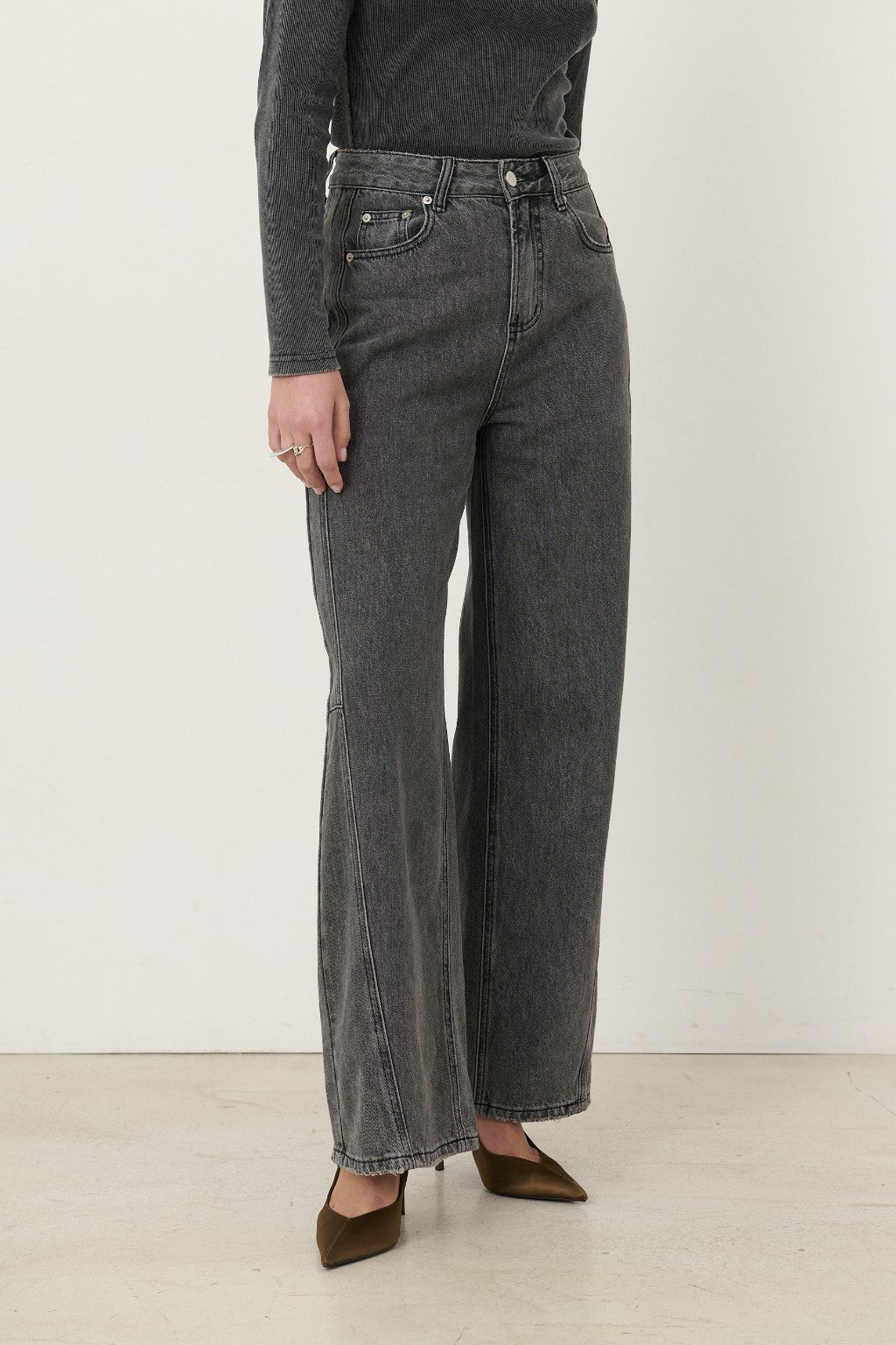 Jean barrel gris vue produit