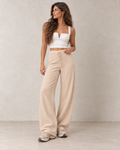 Pantalon gaufré beige porté – vue de face
