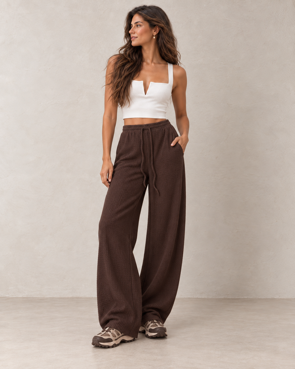 Pantalon gaufré marron porté – vue de face