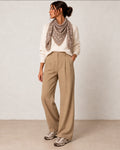 Pantalon large coloris Tan porté