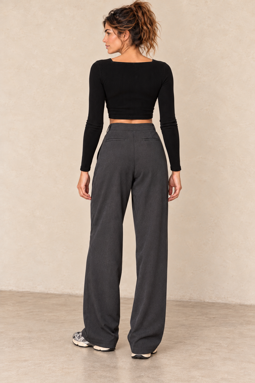 Pantalon à pinces gris fonce – vue de dos