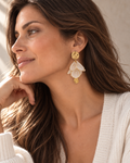 Boucles d’oreilles Pétales Aériens portées