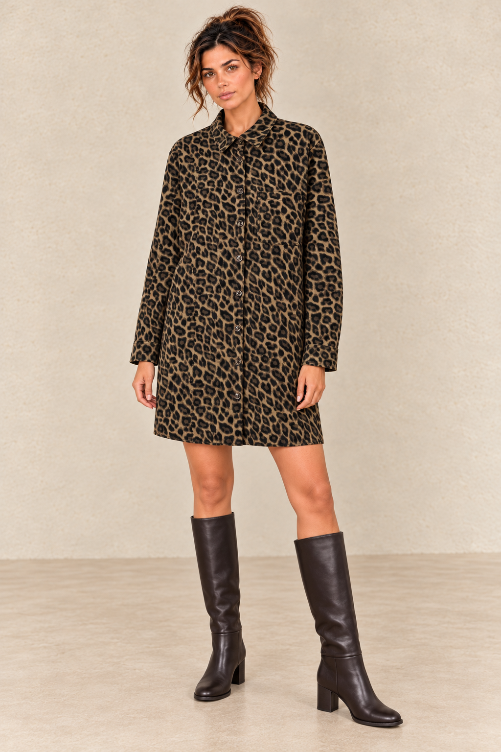 Robe chemise léopard portée avec les bottes marron chocolat Le Coin Sauvage