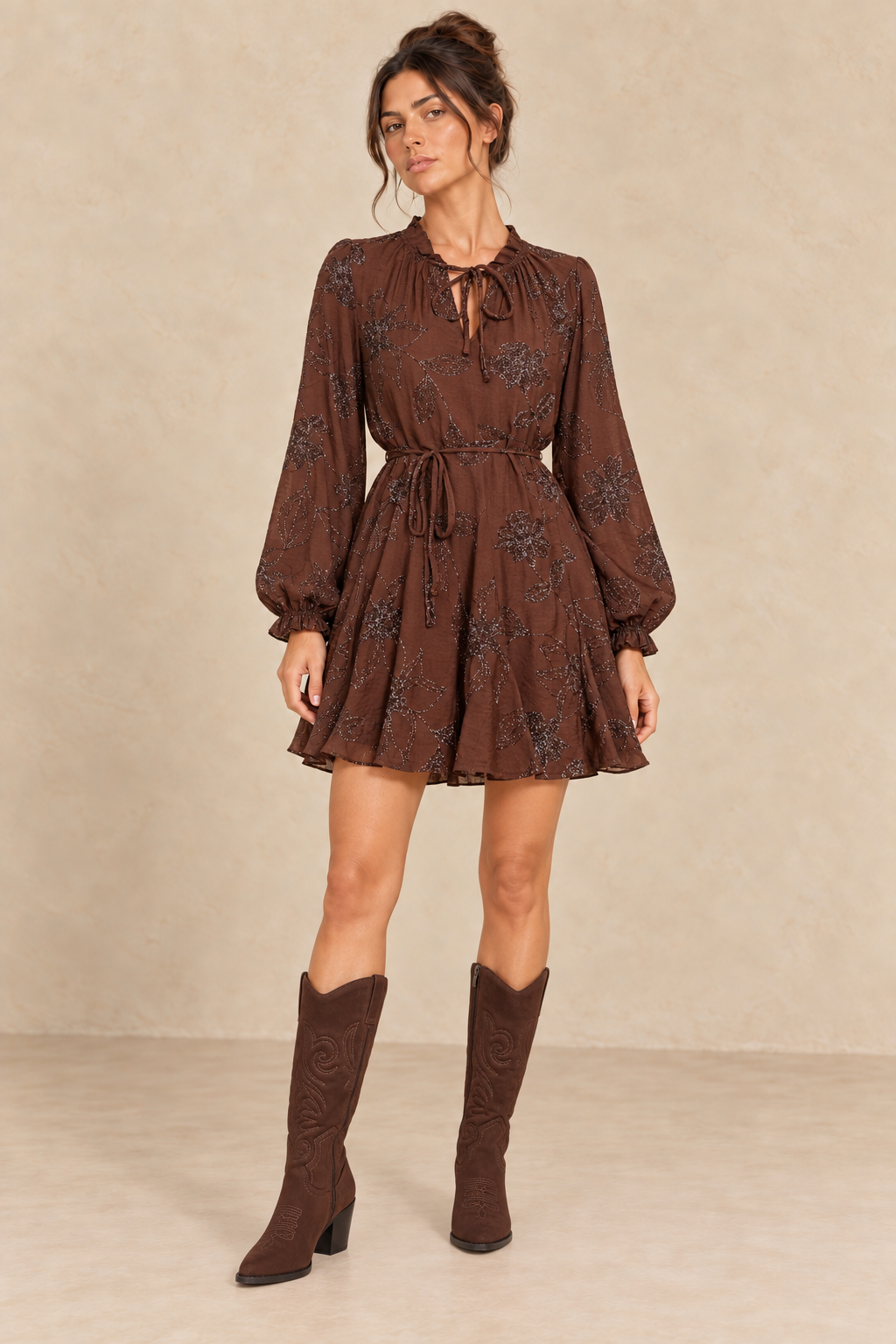 Robe fleurie irisée chocolat portée — vue de face