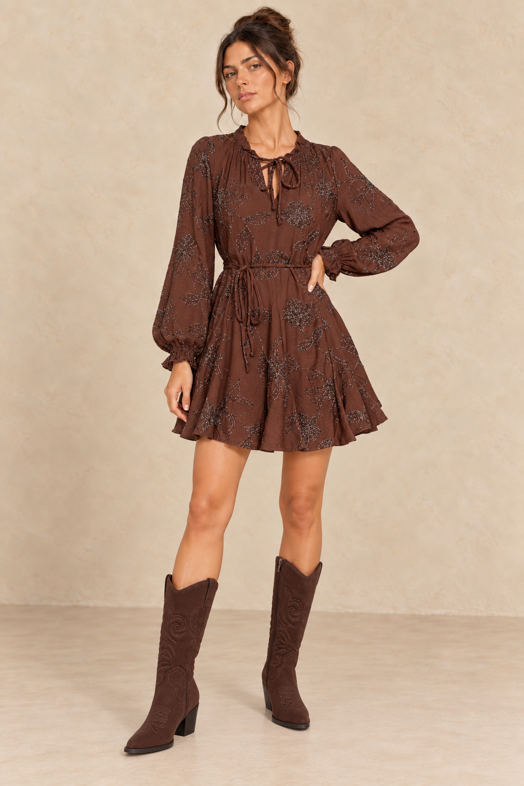 Robe fleurie irisée chocolat portée — autre pose