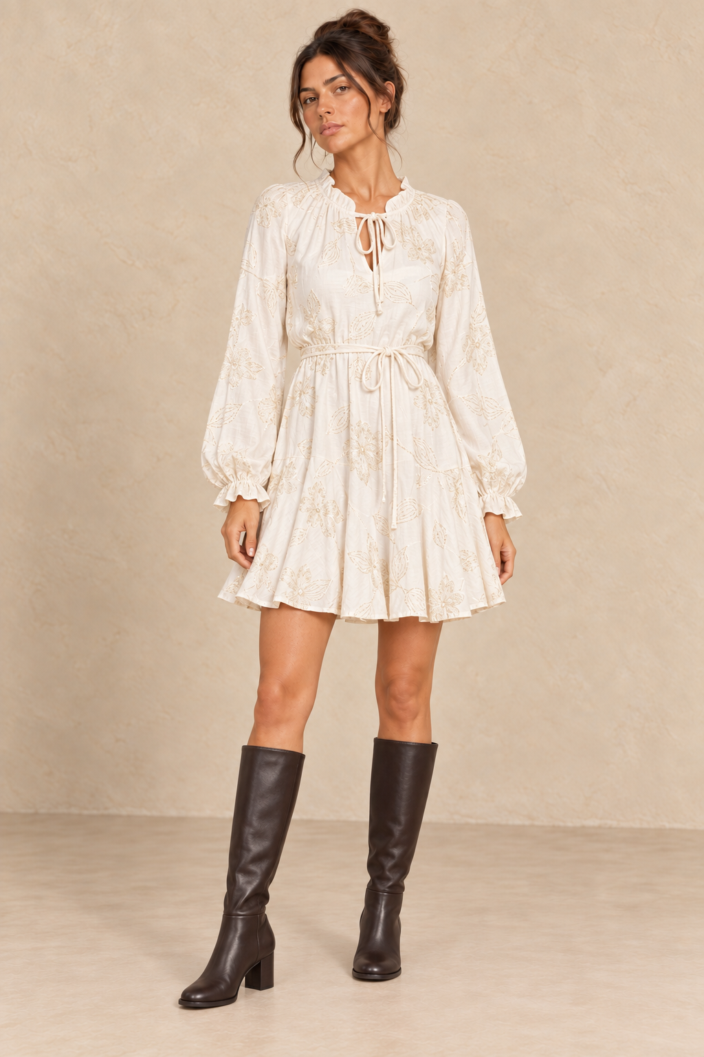 Robe fleurie irisée ecru portée — vue de face