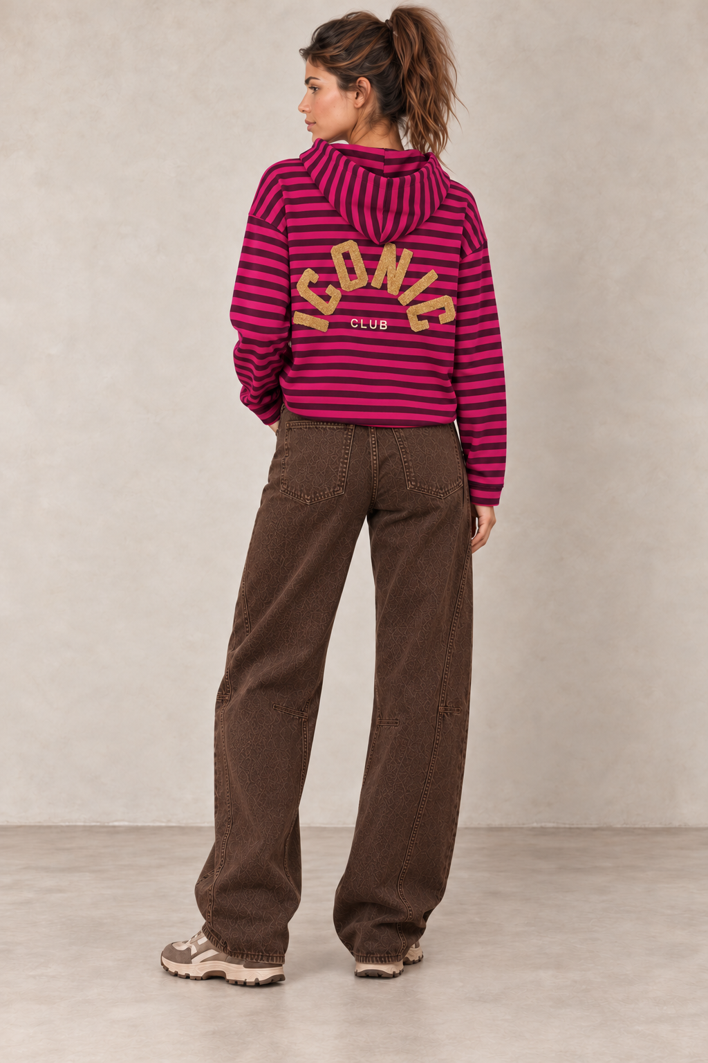 Sweat marinière ICONIC CLUB fuchsia — look de dos en pied