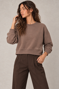 Close-up du sweat La Dolce Vita taupe porté