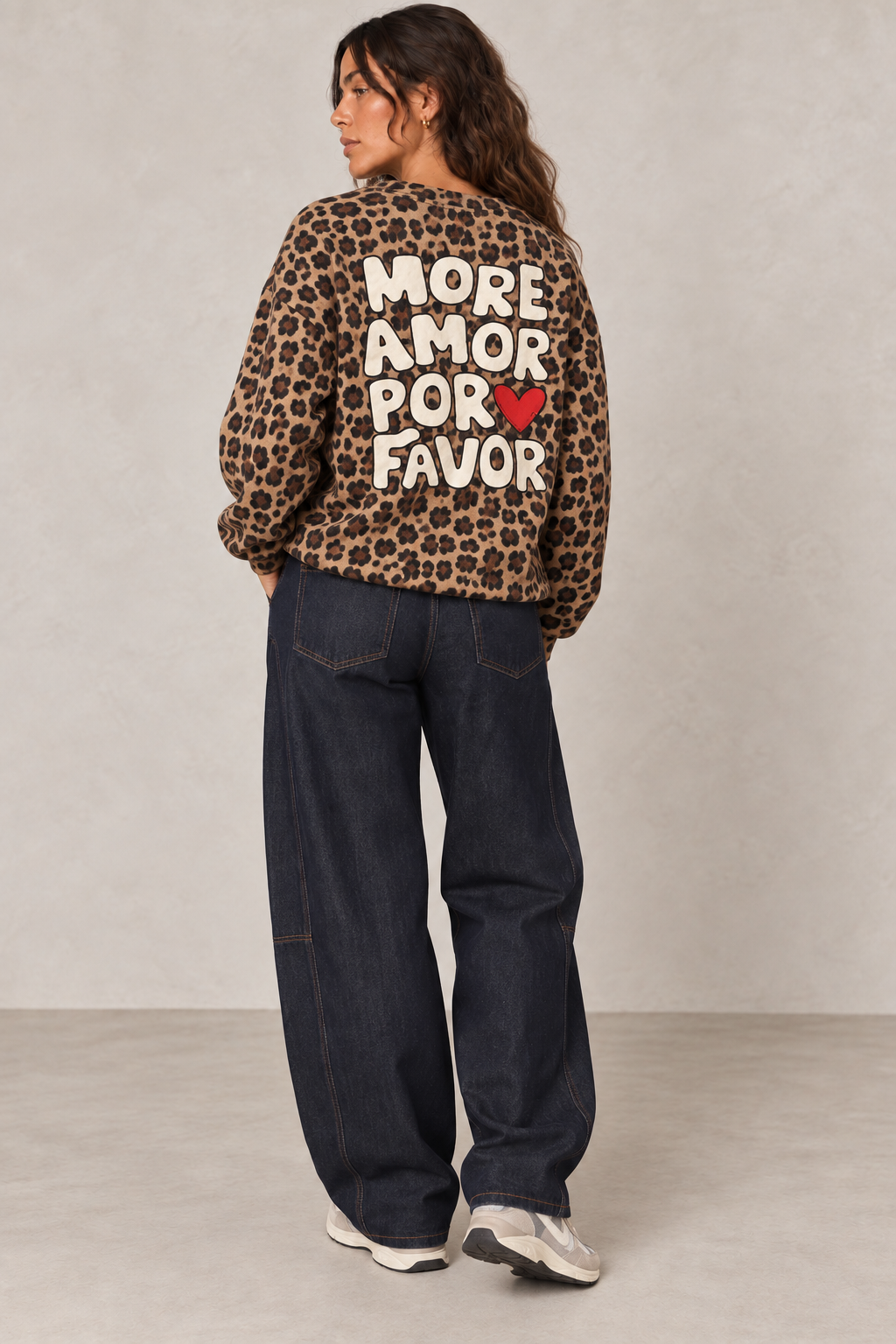 Sweat léopard camel More Amor Por Favor porté de dos